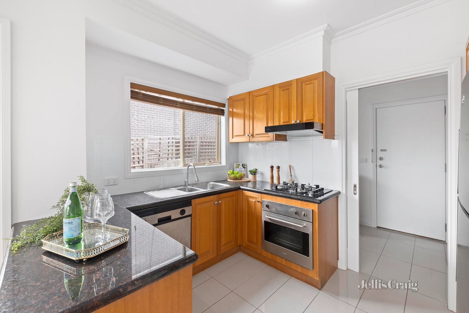 2/5 Belvedere Avenue, Doncaster East image 3