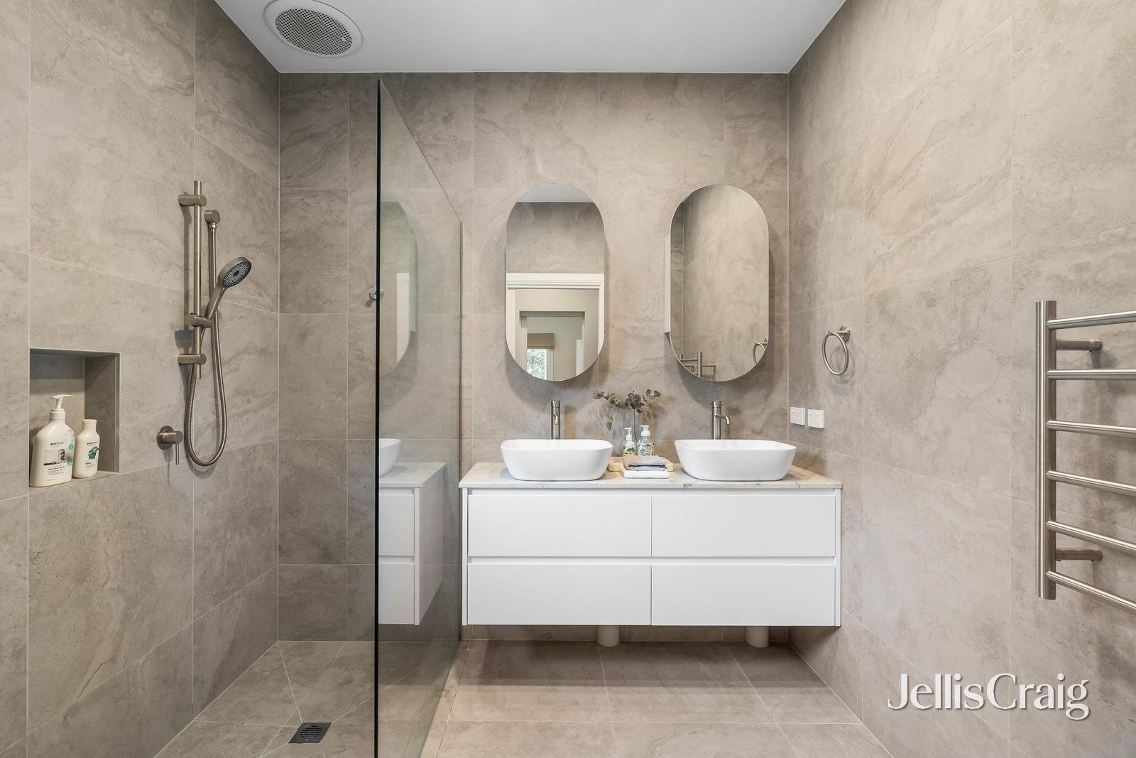 25 Bentley Street, Surrey&nbsp;Hills image 6