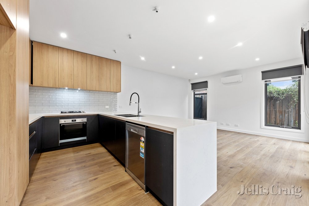 2/5 Bonar Street, Heidelberg Heights image 2