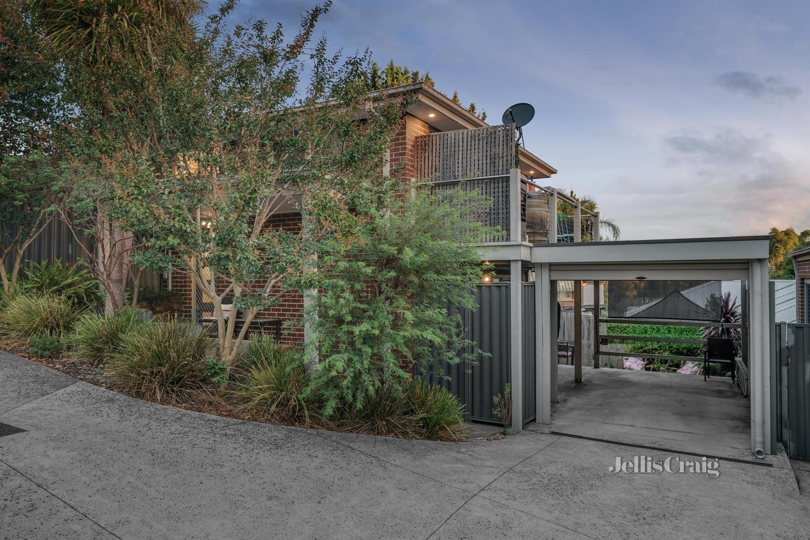 2/5 Brambleberry Lane, Chirnside Park image 1