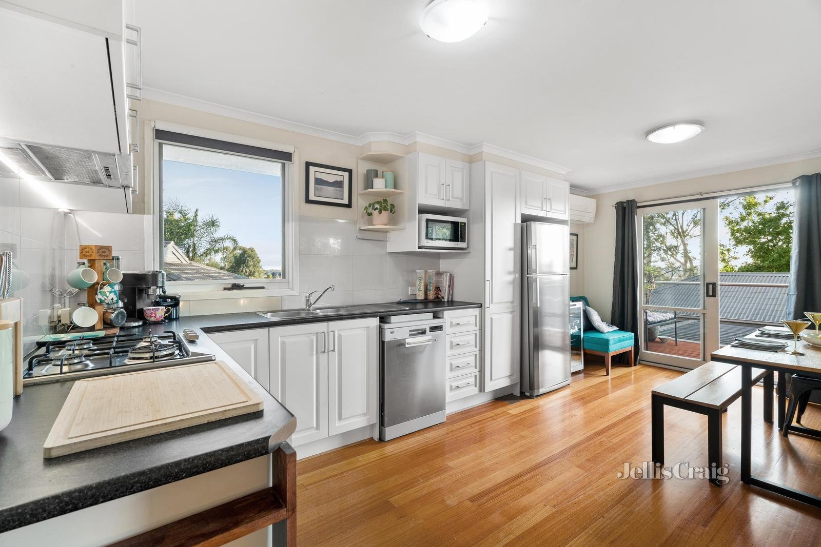 2/5 Brambleberry Lane, Chirnside Park image 4
