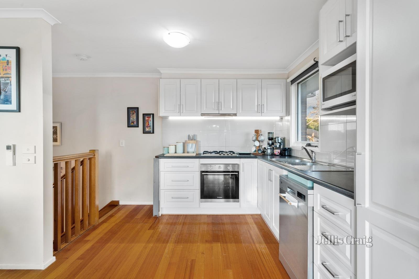 2/5 Brambleberry Lane, Chirnside Park image 6