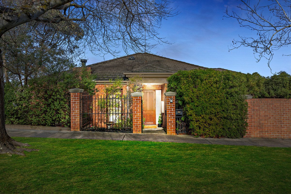 25 Brenbeal Street, Balwyn image 1