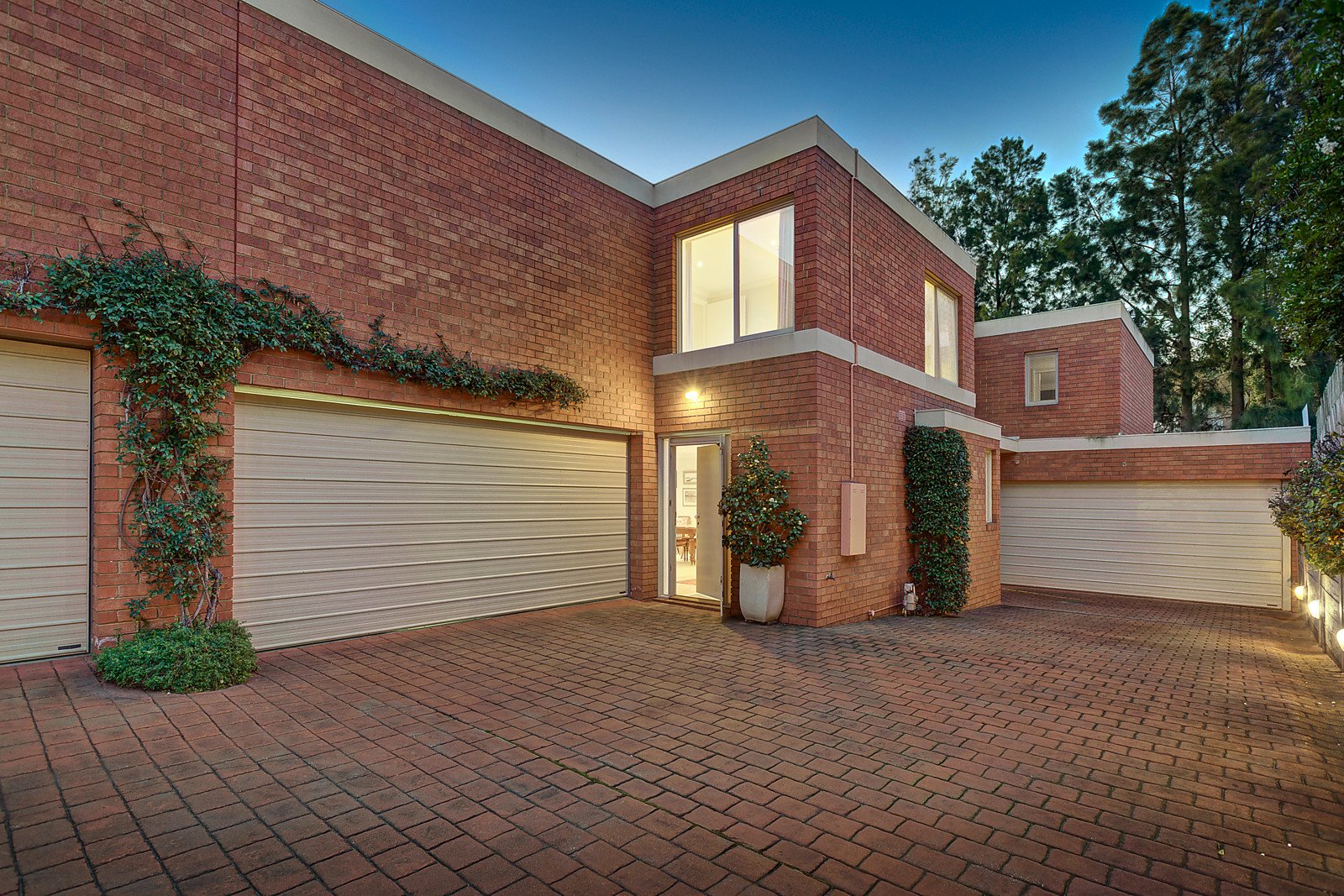 2/5 Burgess Street, Hawthorn image 1