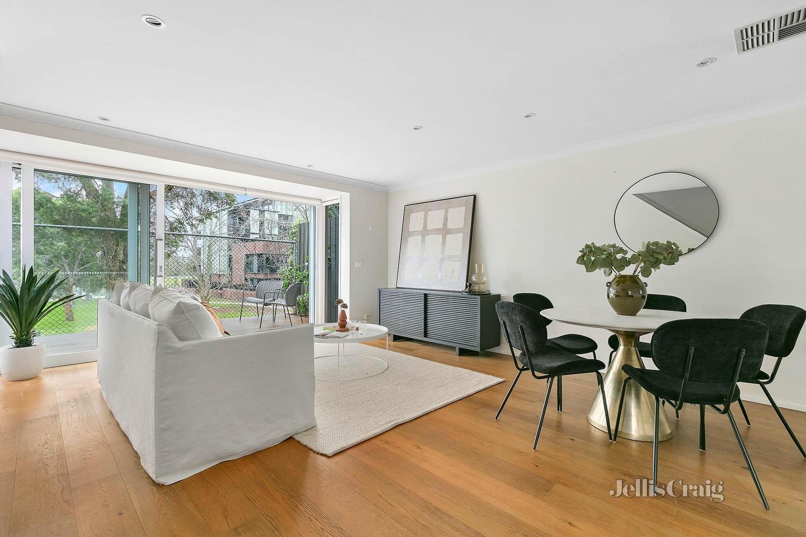 2/5 Burgess Street, Hawthorn image 2