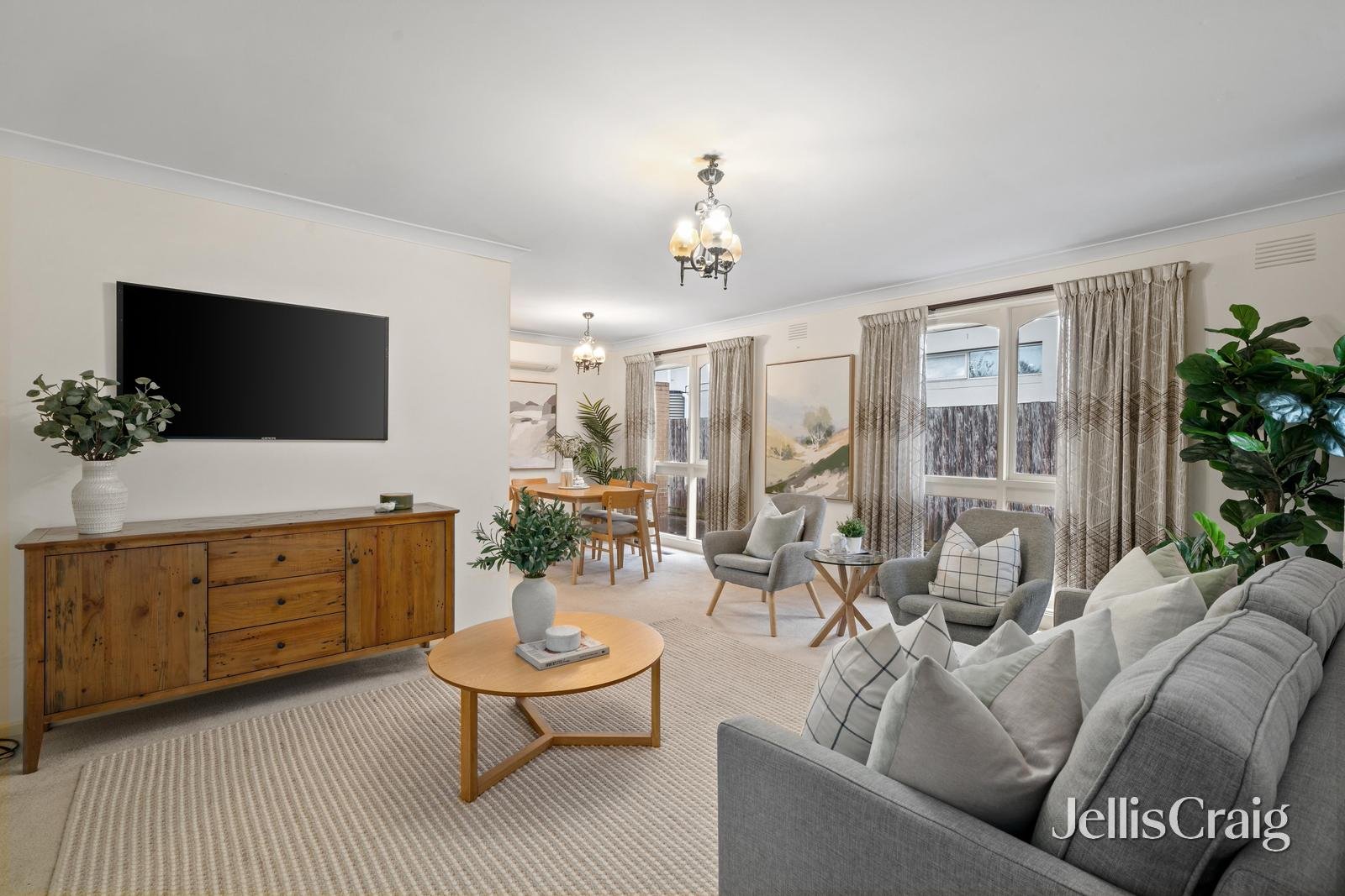 25 Camelot Drive, Glen Waverley image 2