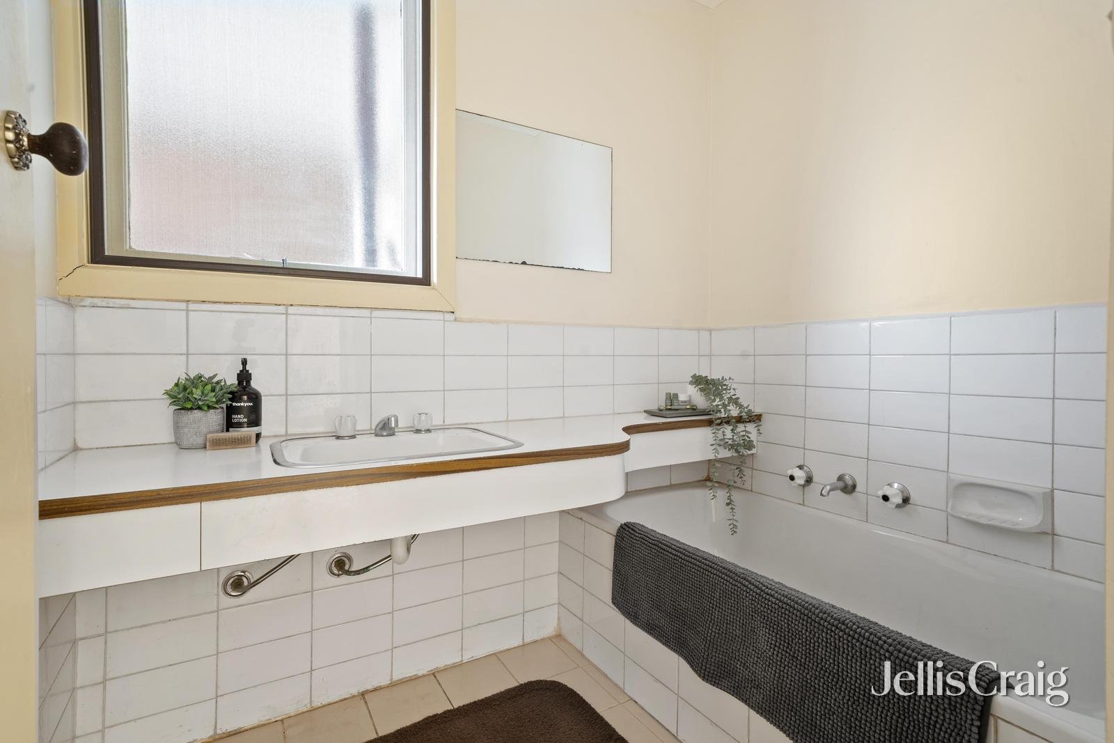 25 Camelot Drive, Glen Waverley image 8