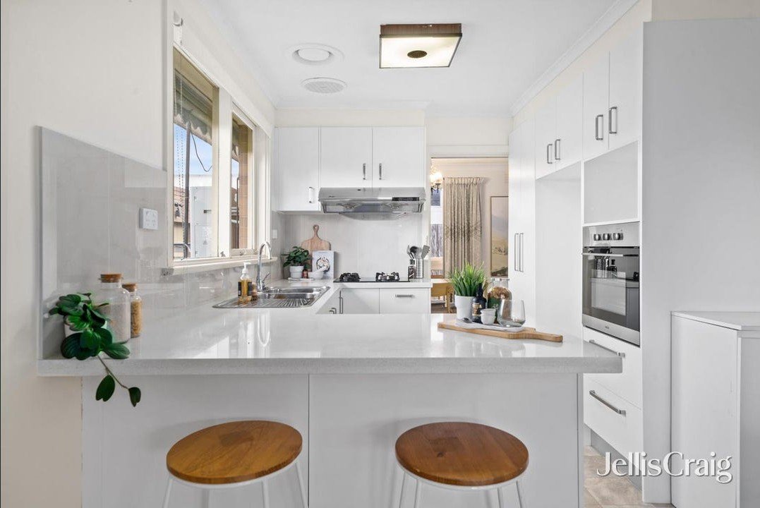 25 Camelot Drive, Glen&nbsp;Waverley image 3