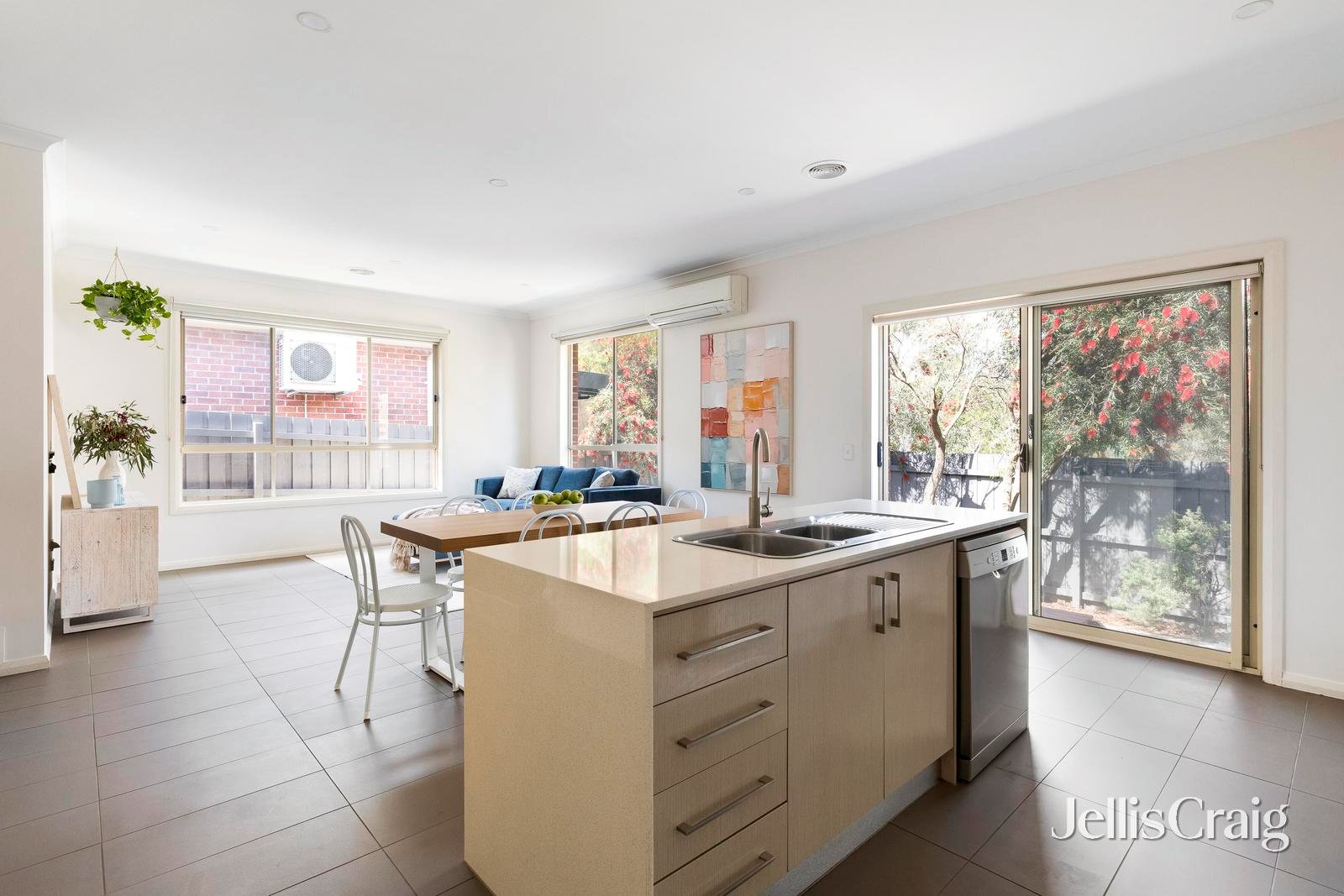 2/5 Capri Court, Reservoir image 5