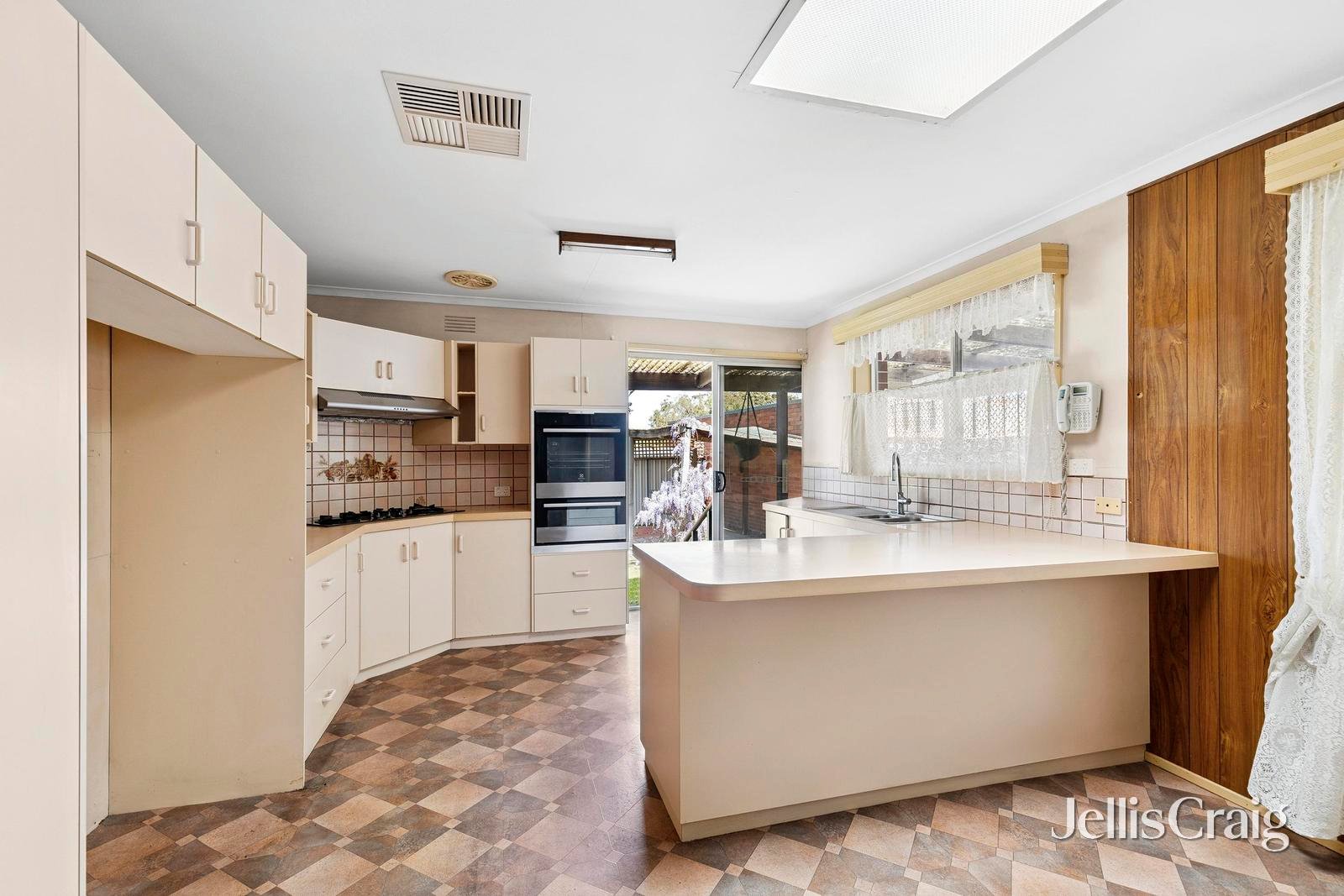 25 Carmarthen Drive, Corio image 2