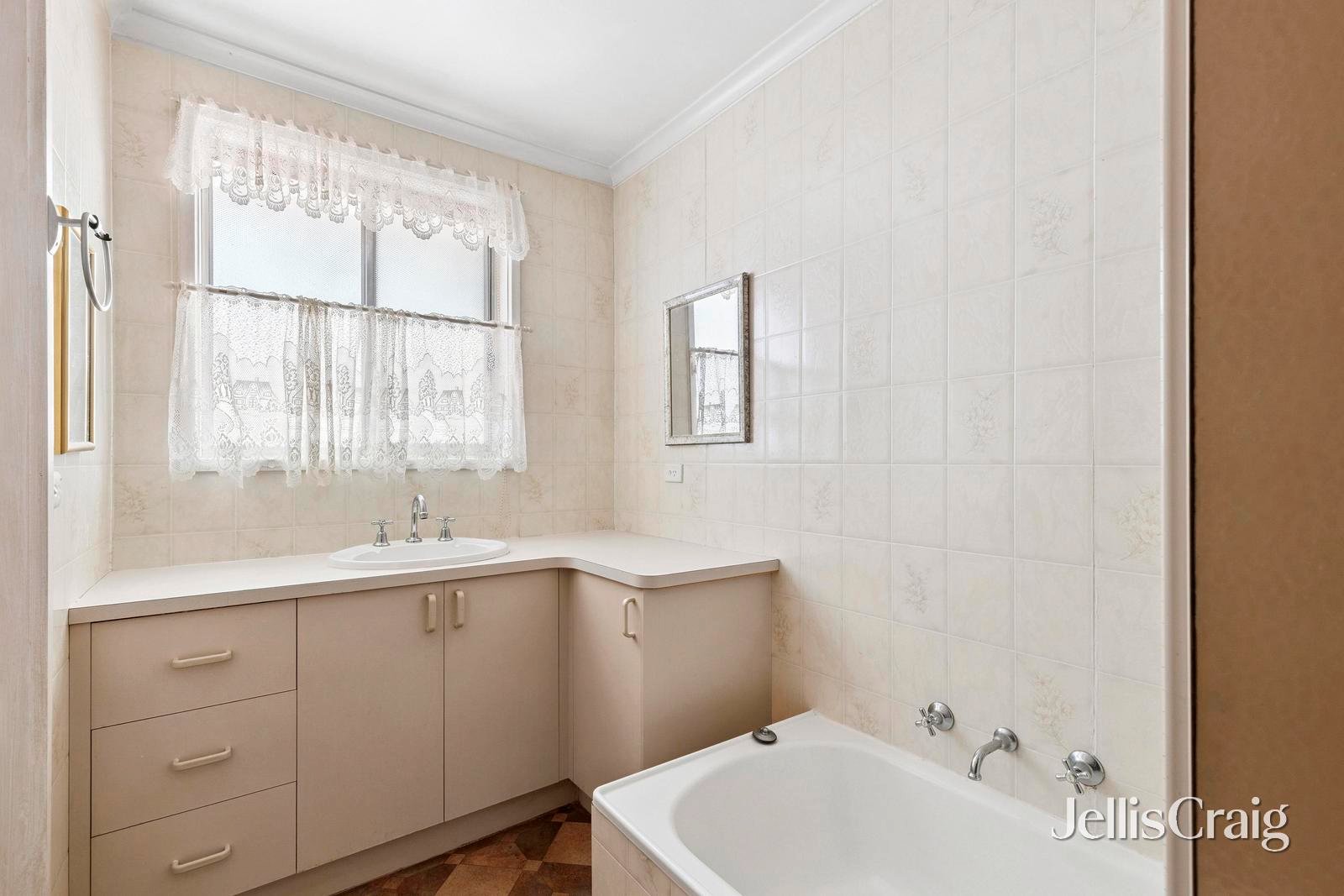 25 Carmarthen Drive, Corio image 4