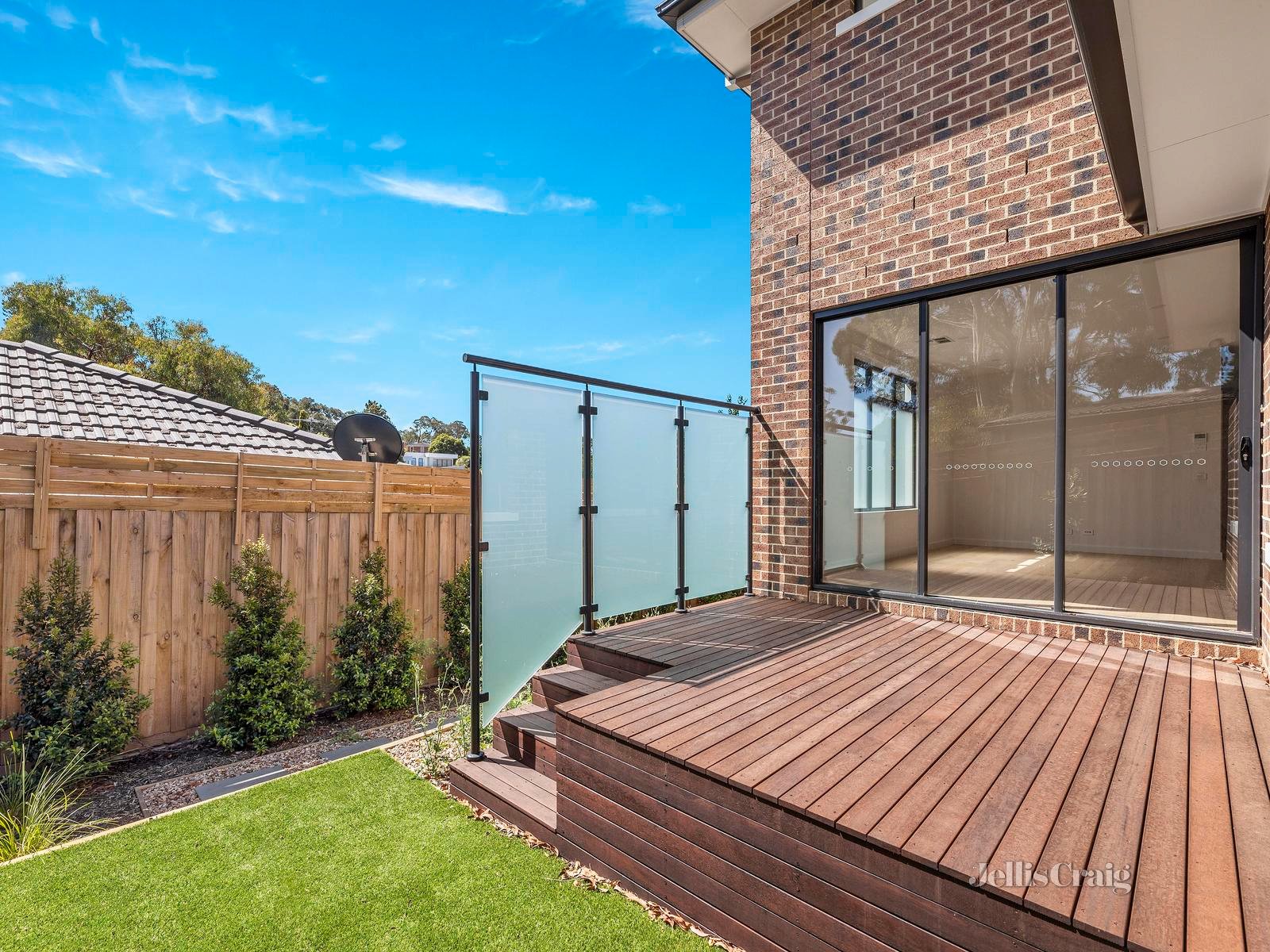 2/5 Carmen Close, Doncaster East image 8