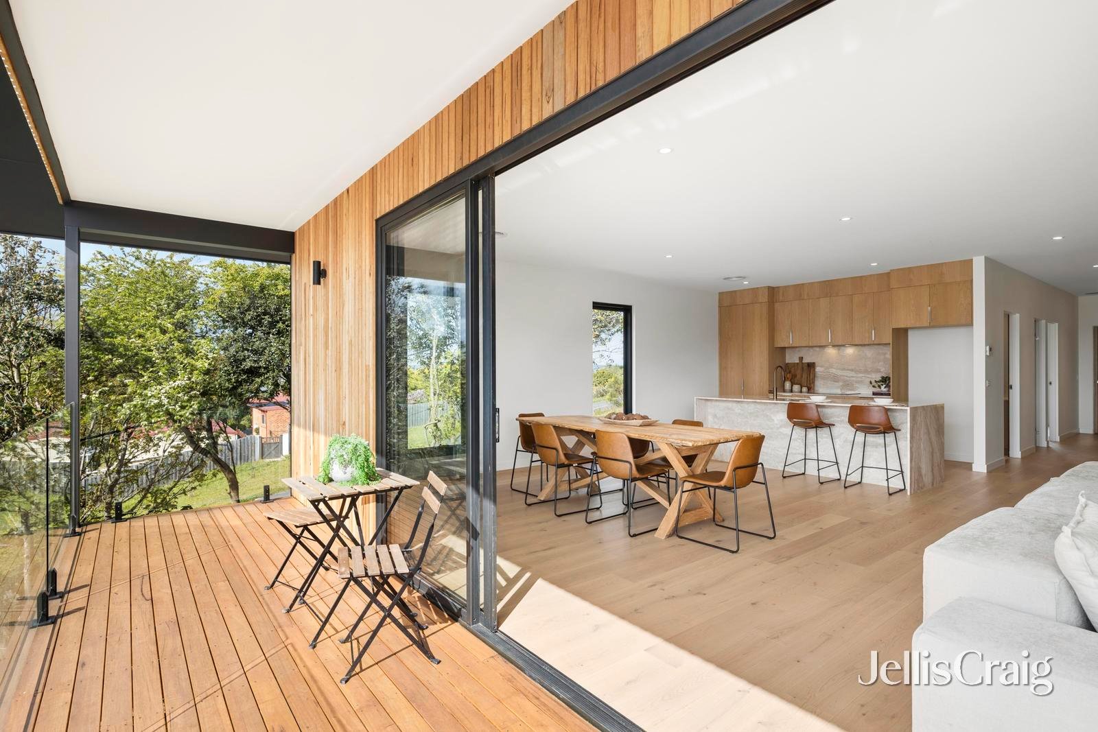 2/5 Central Springs Road, Daylesford image 2