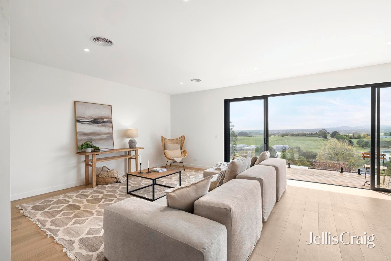 2/5 Central Springs Road, Daylesford image 3