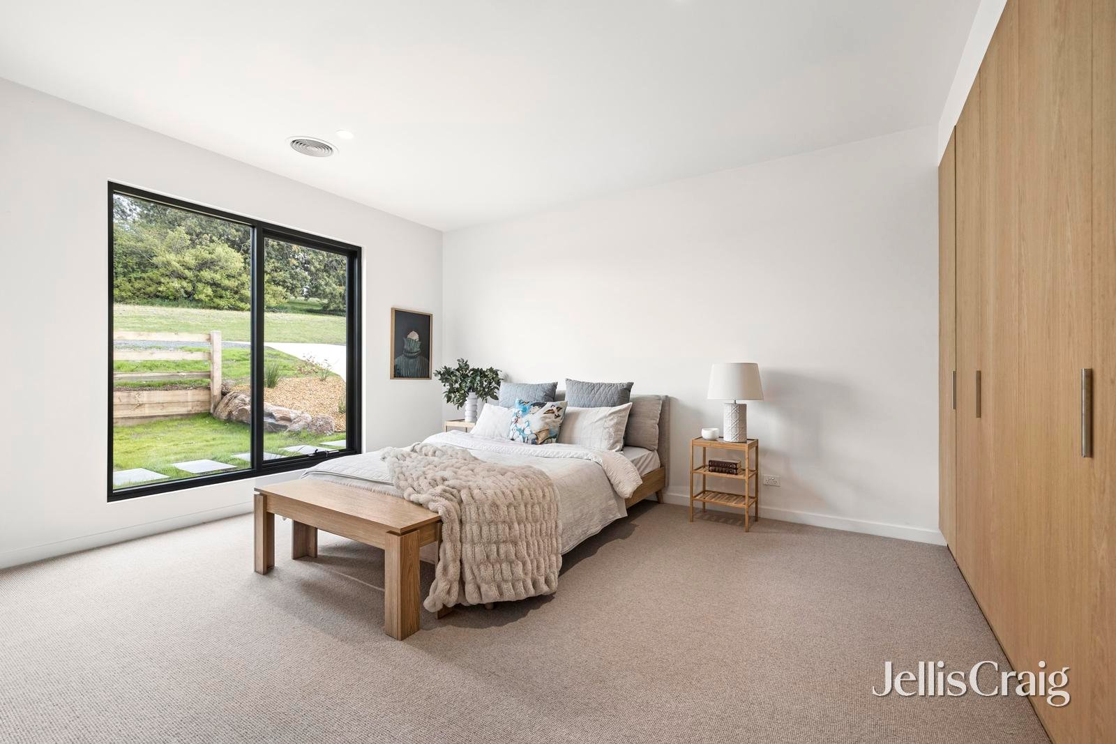 2/5 Central Springs Road, Daylesford image 6