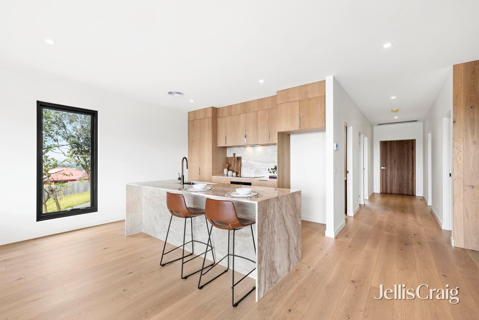 2/5 Central Springs Road, Daylesford image 11