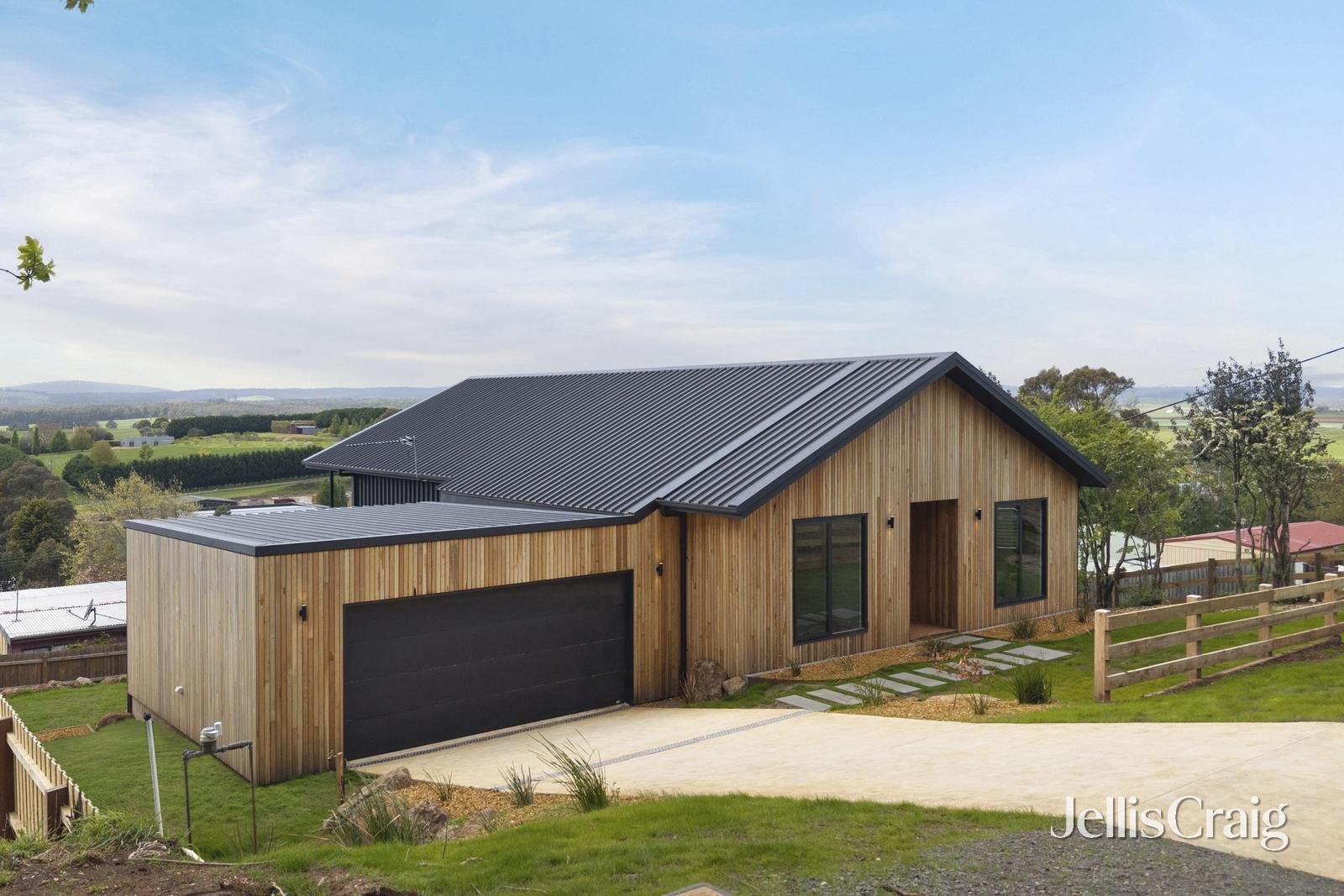 2/5 Central Springs Road, Daylesford image 13