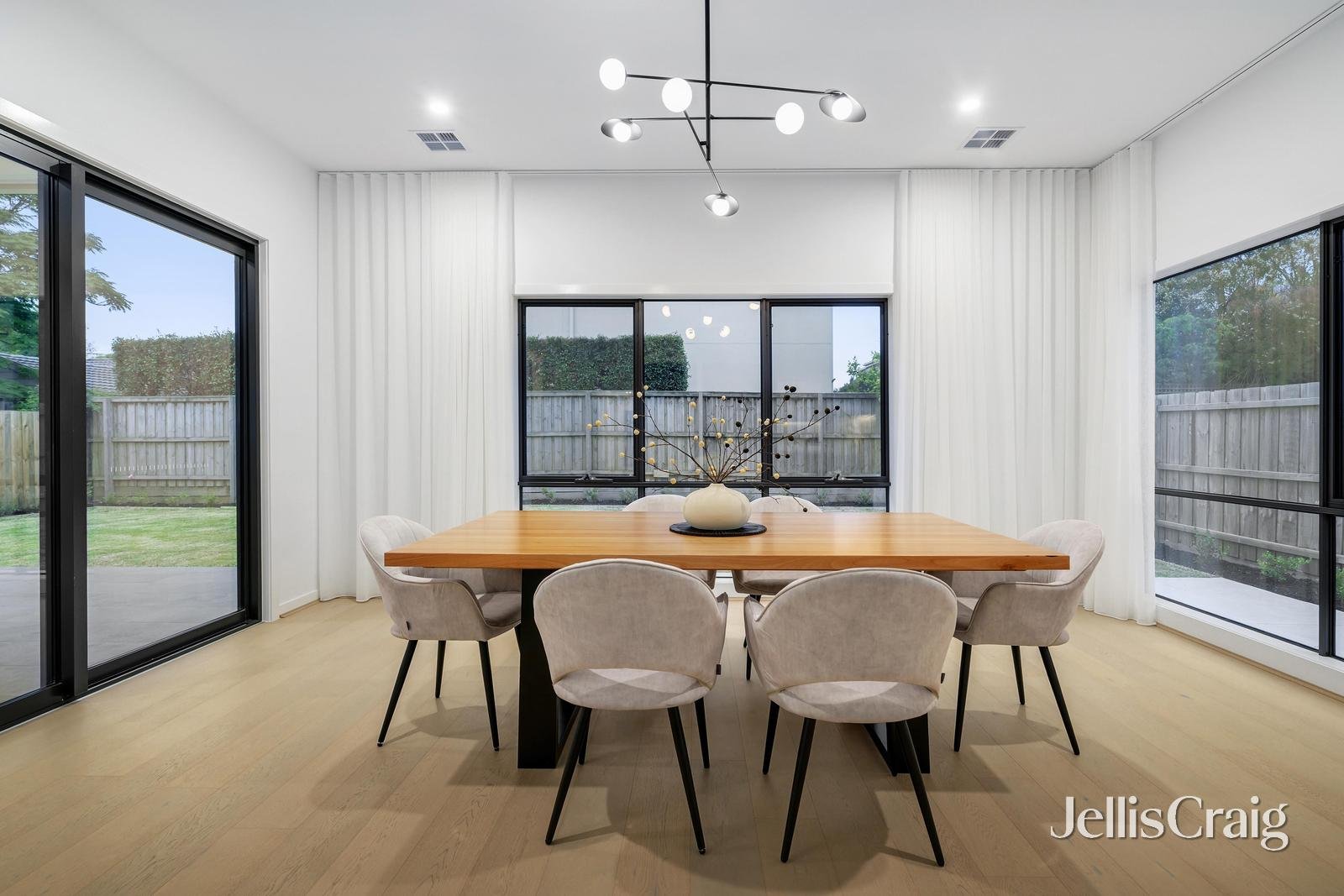 25 Charlton Street, Mount&nbsp;Waverley image 3