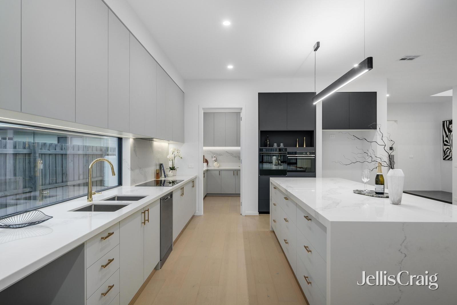 25 Charlton Street, Mount&nbsp;Waverley image 4