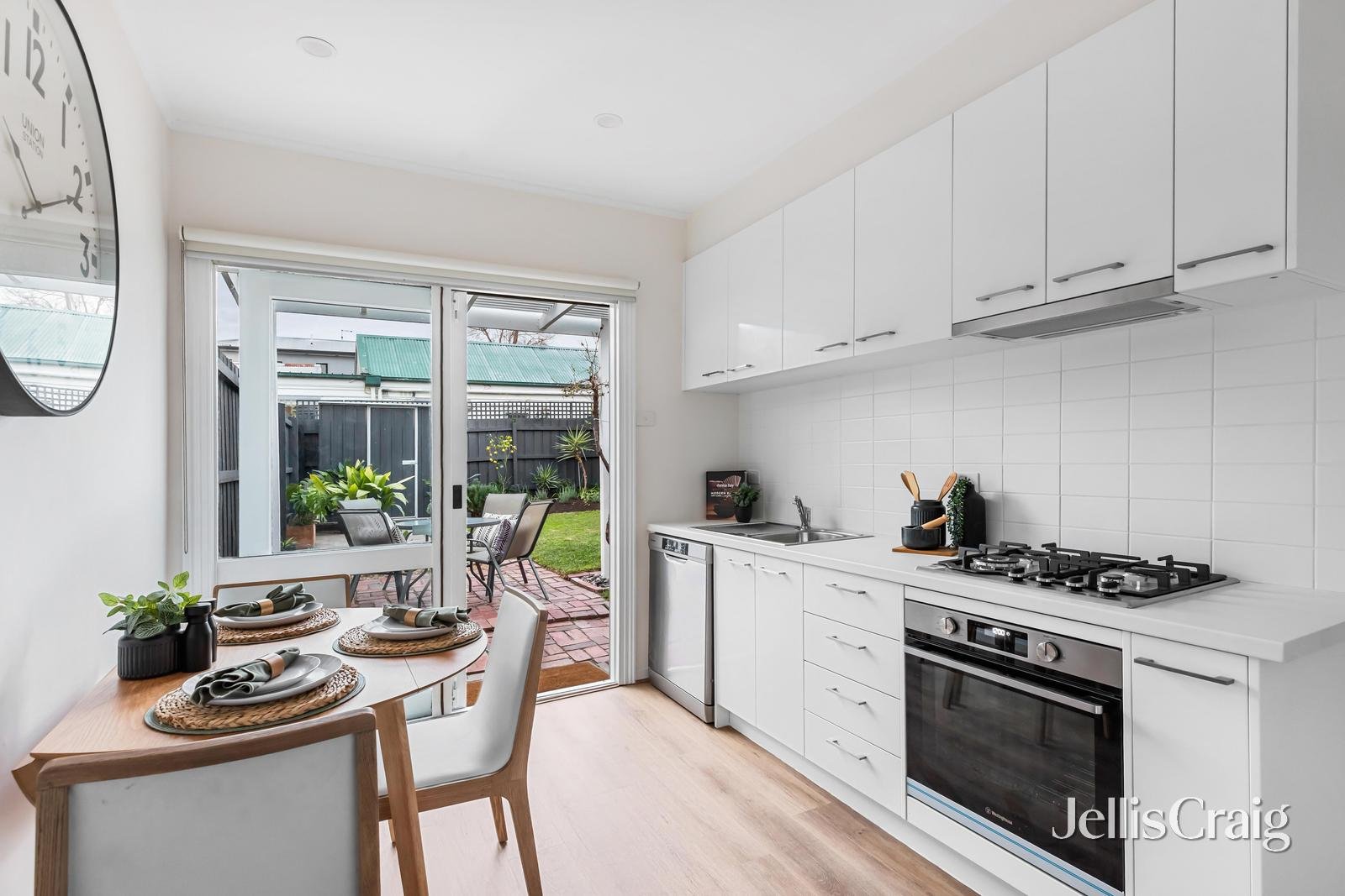 25 Churchill Grove, Hawthorn image 4