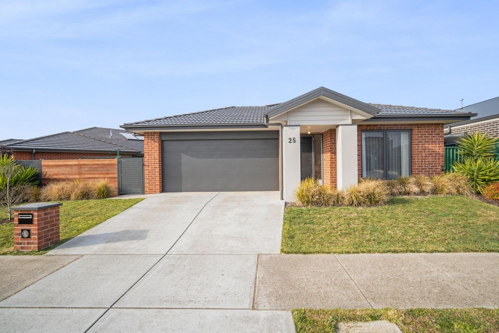 25 Cinnamon Drive, Lake Gardens image 1