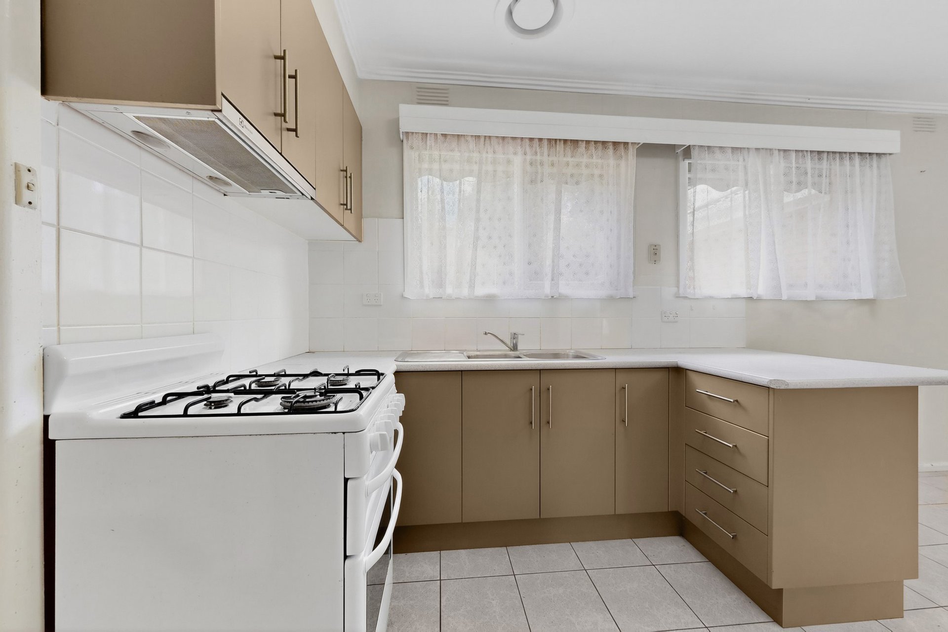 25 Curtis Avenue, Mount Waverley image 3