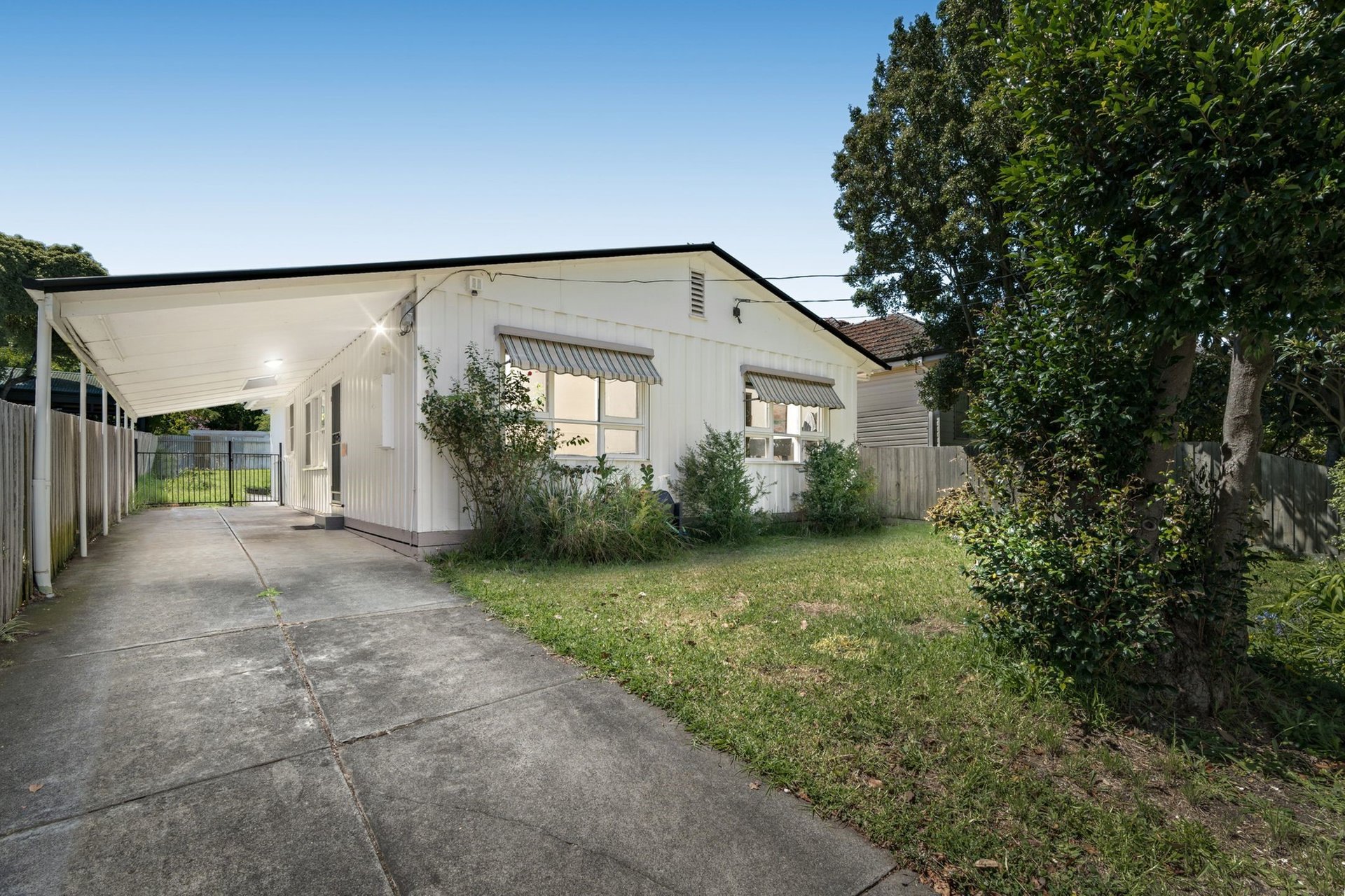 25 Deakin Street, Mitcham image 1