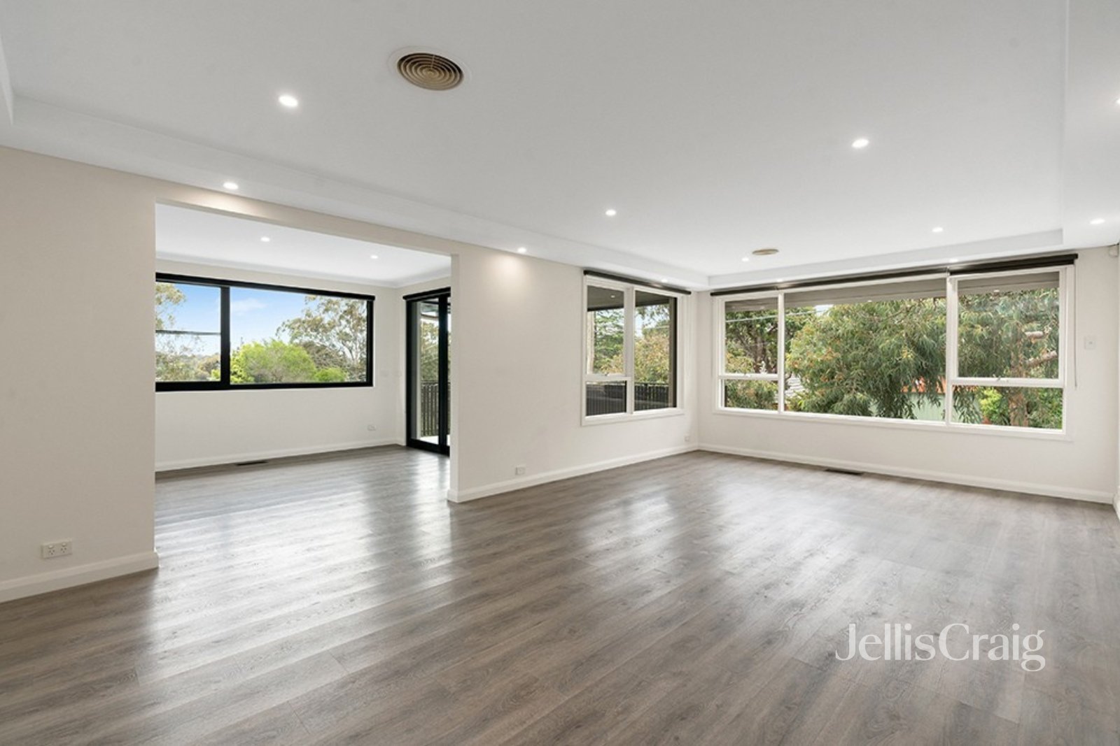 25 Delfin Crescent, Greensborough image 5