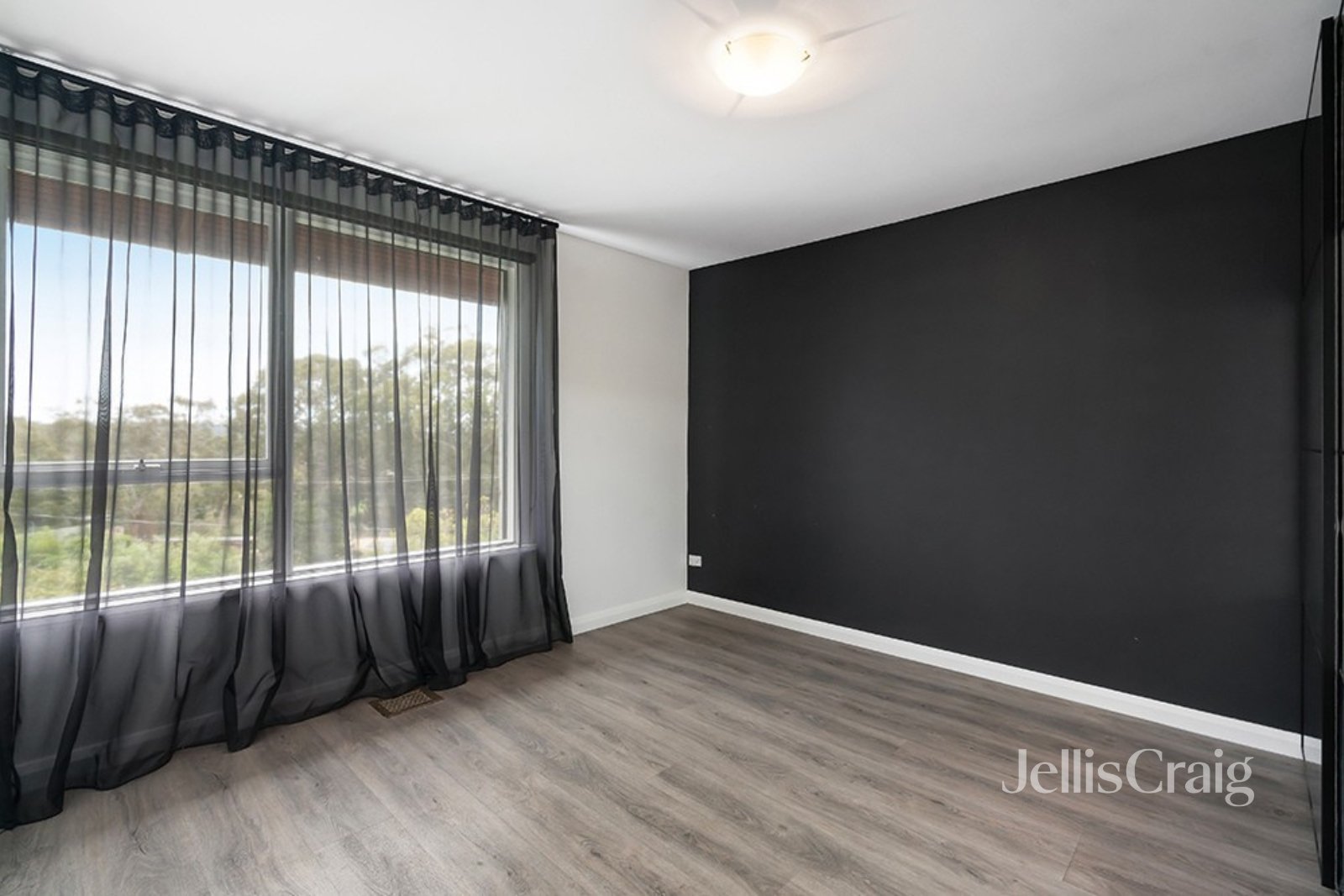 25 Delfin Crescent, Greensborough image 9
