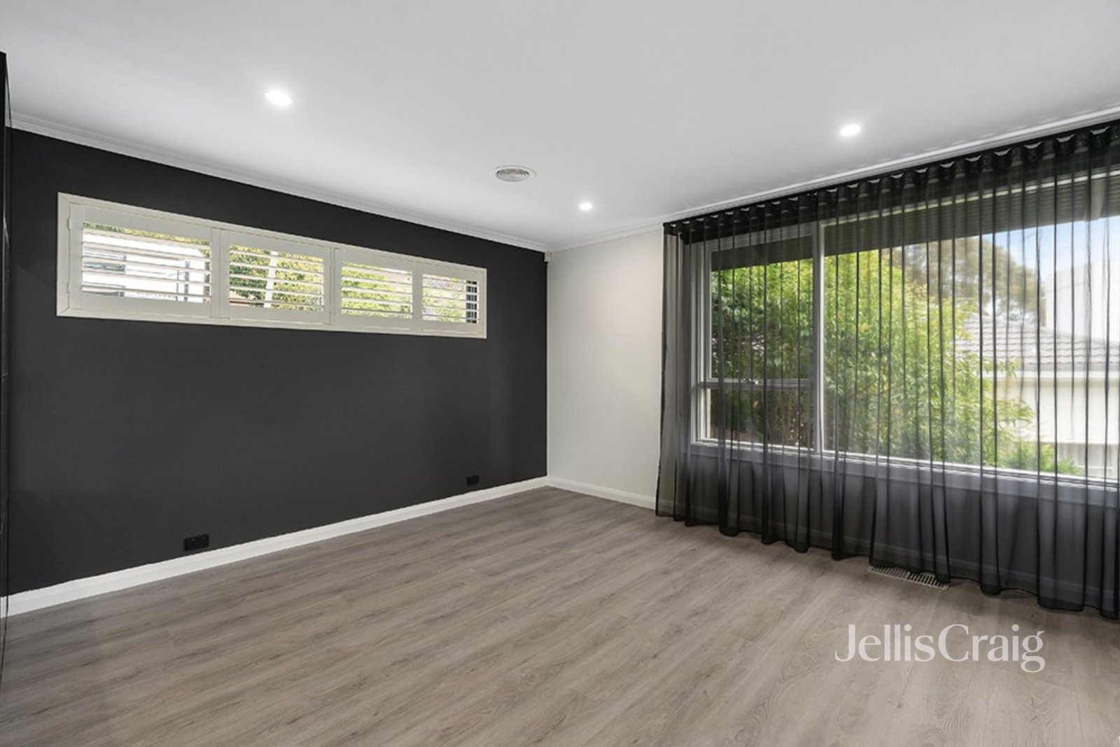 25 Delfin Crescent, Greensborough image 11