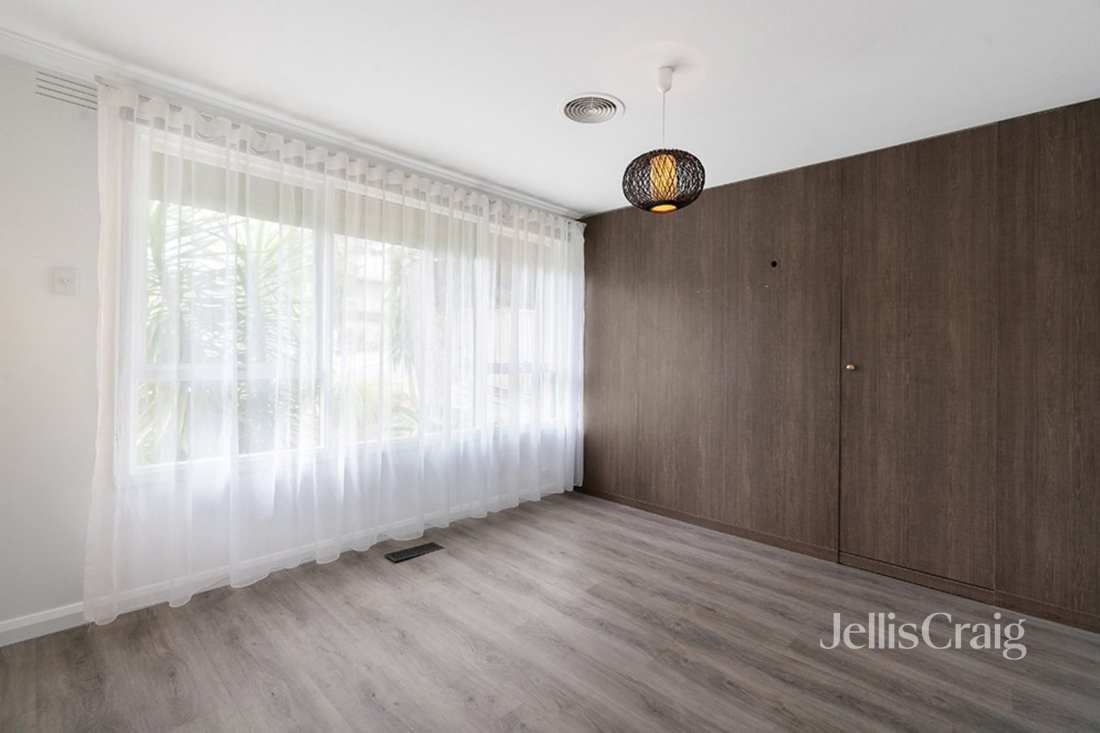 25 Delfin Crescent, Greensborough image 12