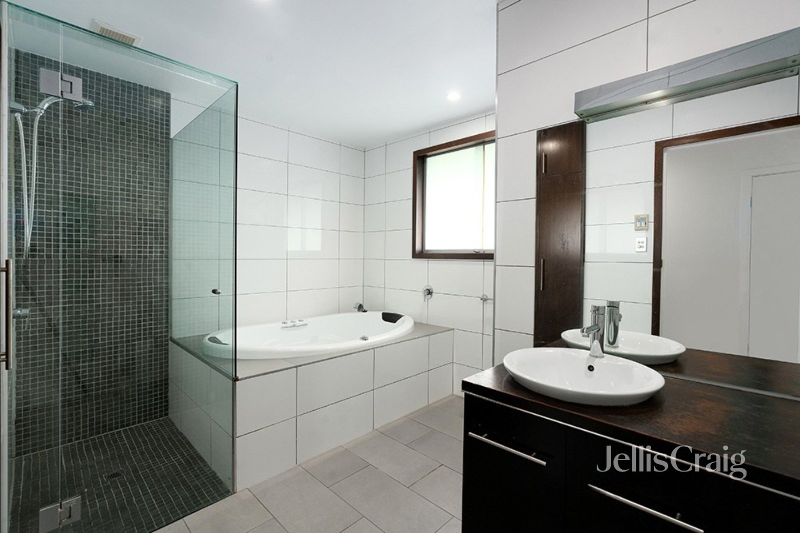 25 Delfin Crescent, Greensborough image 13