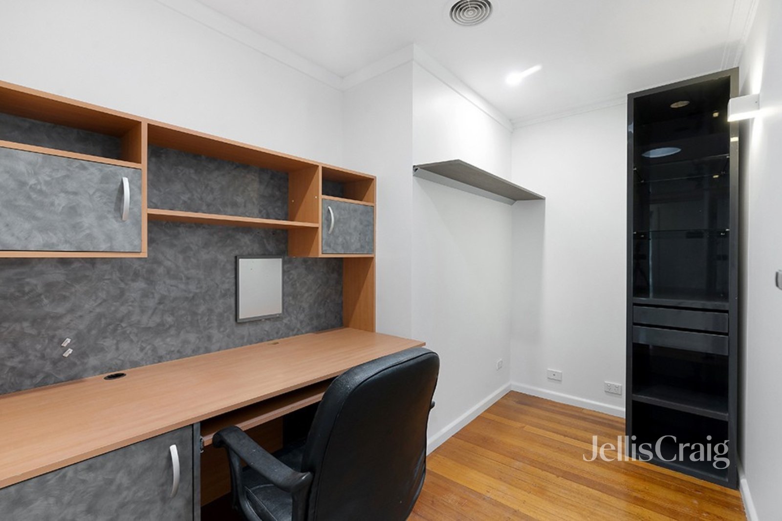 25 Delfin Crescent, Greensborough image 8