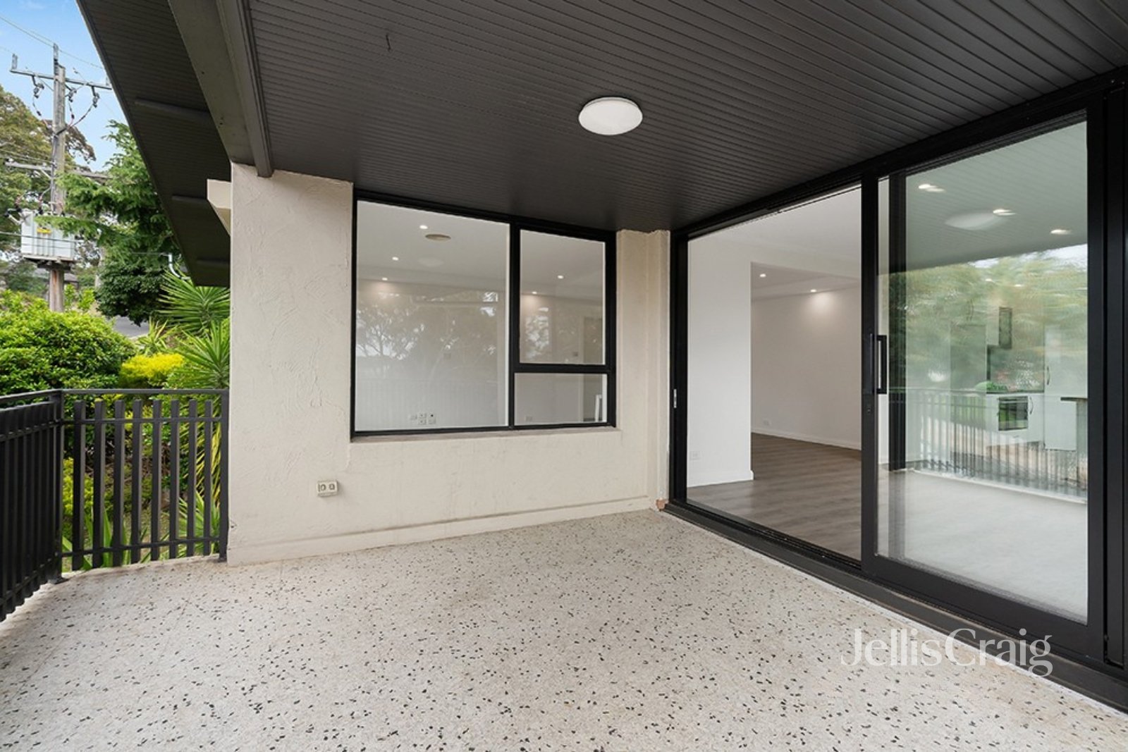 25 Delfin Crescent, Greensborough image 14