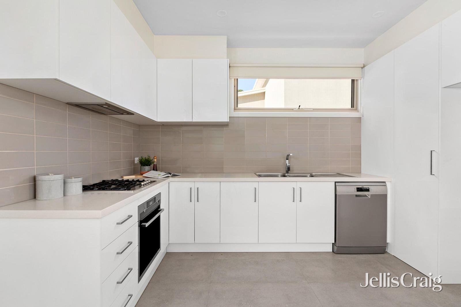 2/5 Donald Avenue, Essendon image 4