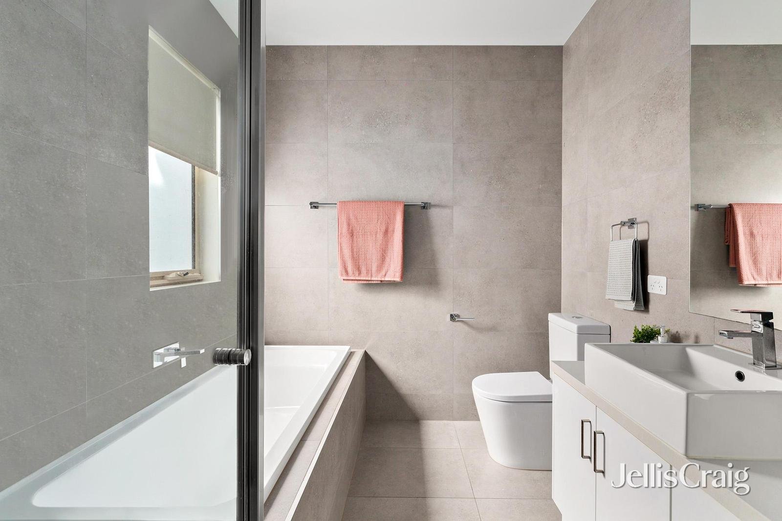 2/5 Donald Avenue, Essendon image 8