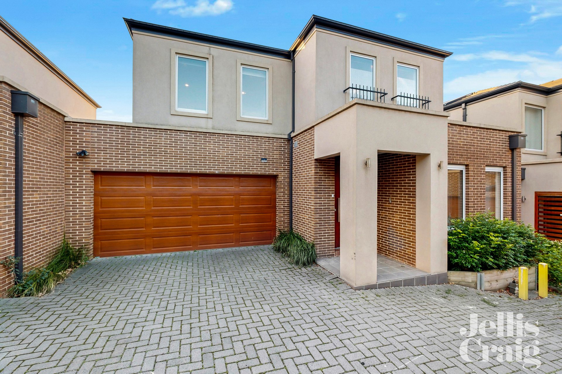 2/5 Dunure Court, Balwyn image 1