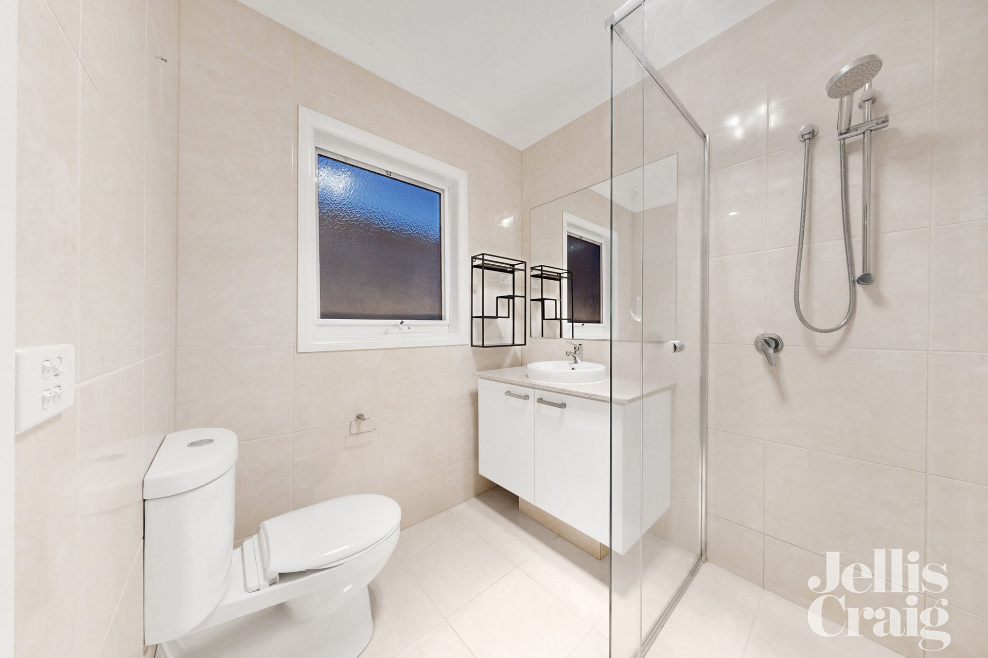 2/5 Dunure Court, Balwyn image 7