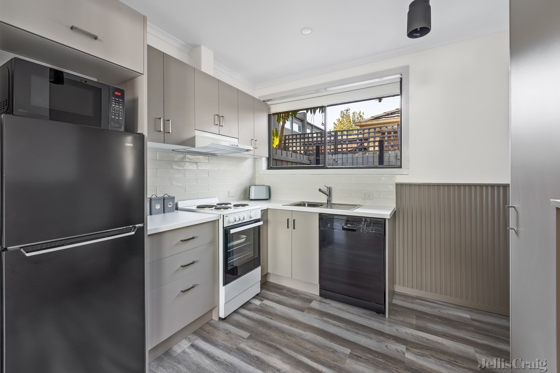 2/5 Evans Street, Fairfield image 2