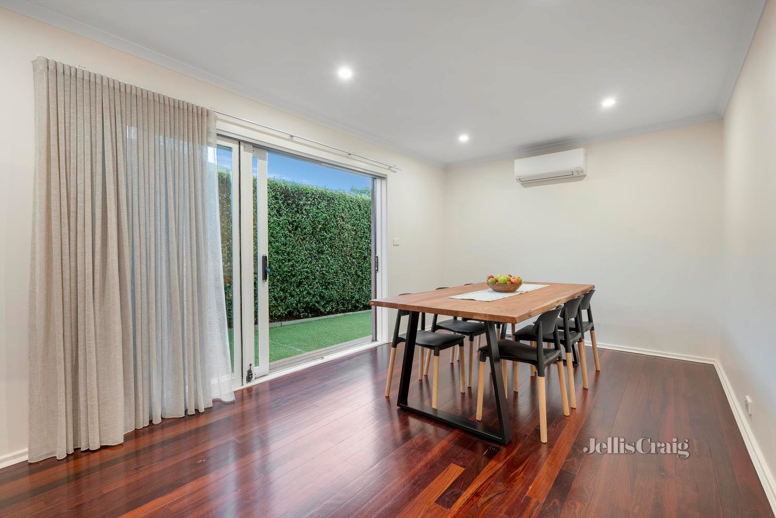 25 Farnham Avenue, Wheelers Hill image 5