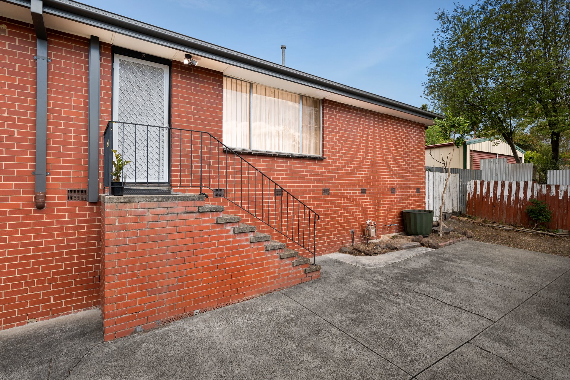 2/5 Felix Grove, Mooroolbark image 1