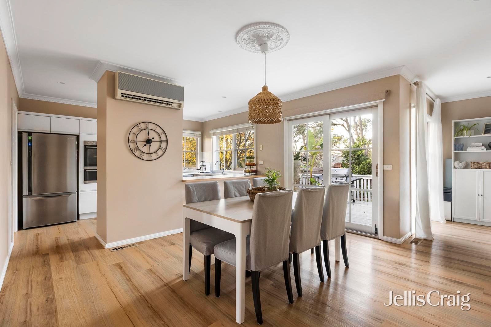 2/5 Fricker Avenue, Greensborough image 4