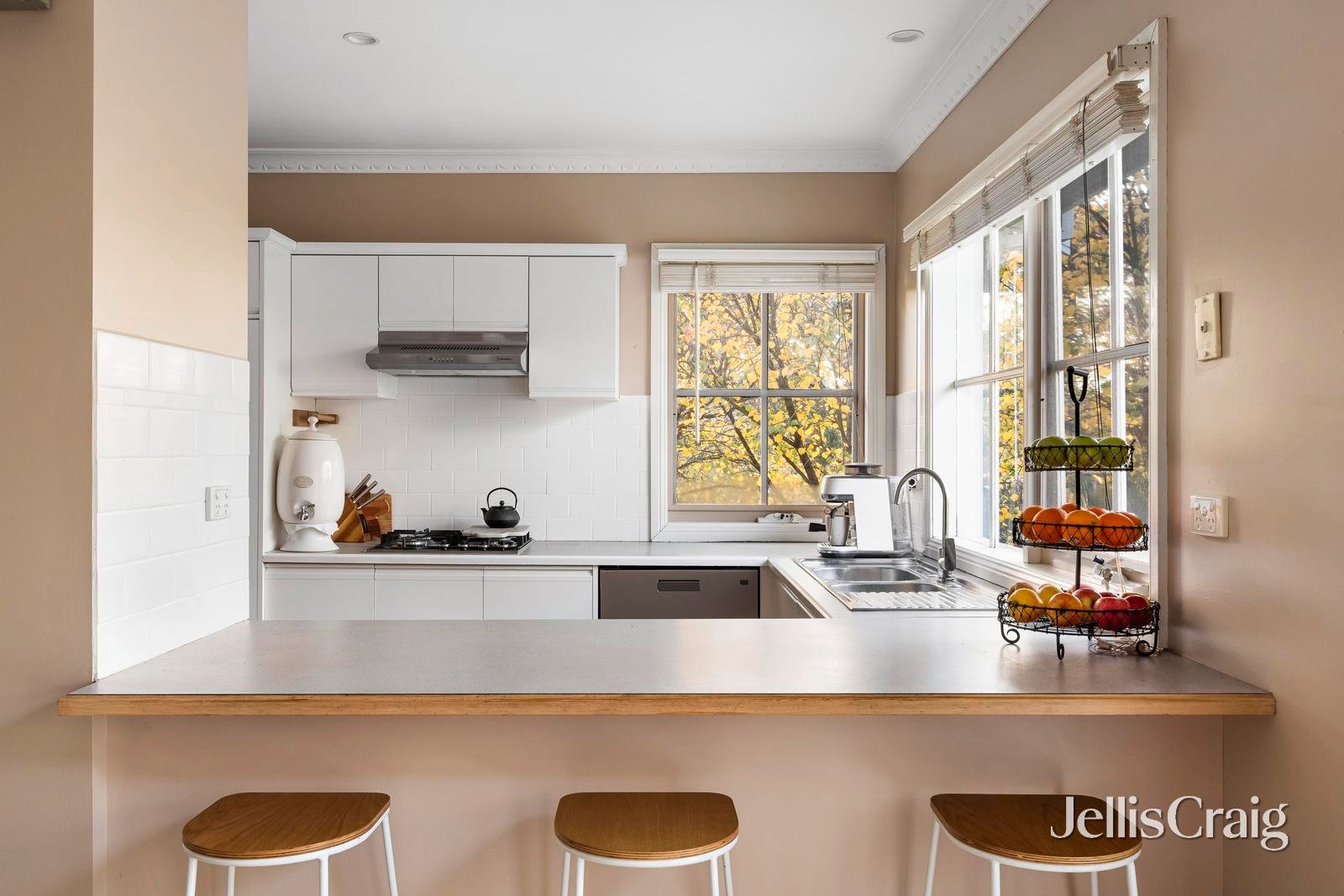 2/5 Fricker Avenue, Greensborough image 7