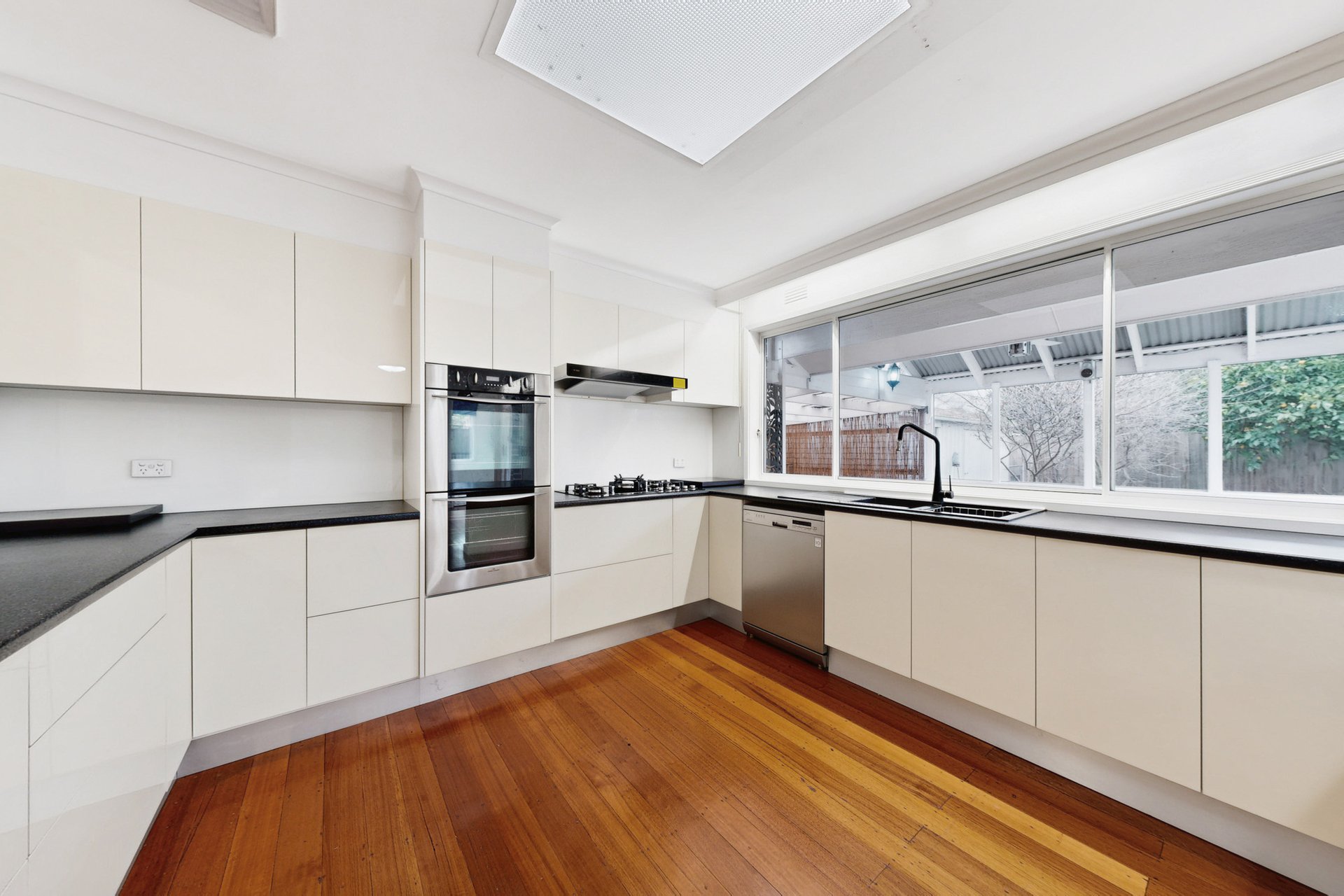 25 Gladesville Drive, Bentleigh&nbsp;East image 2