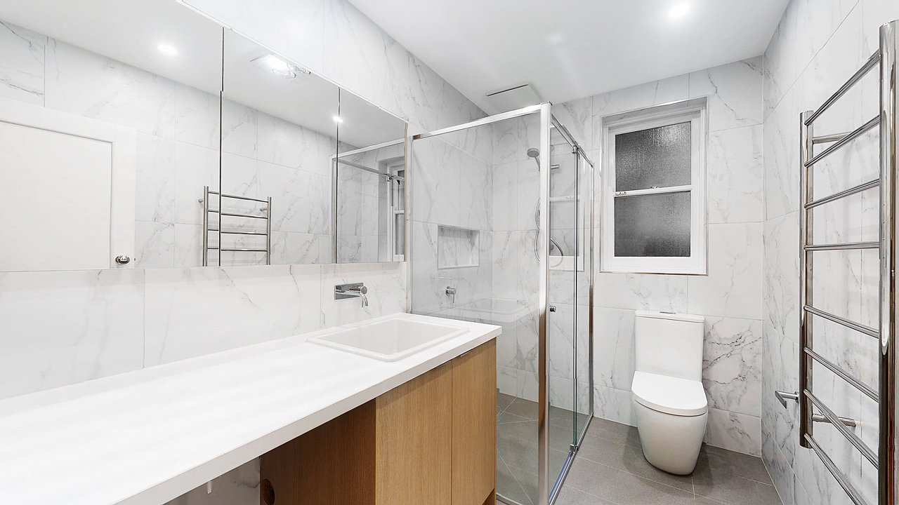 2/5 Glenroy Road, Hawthorn image 6