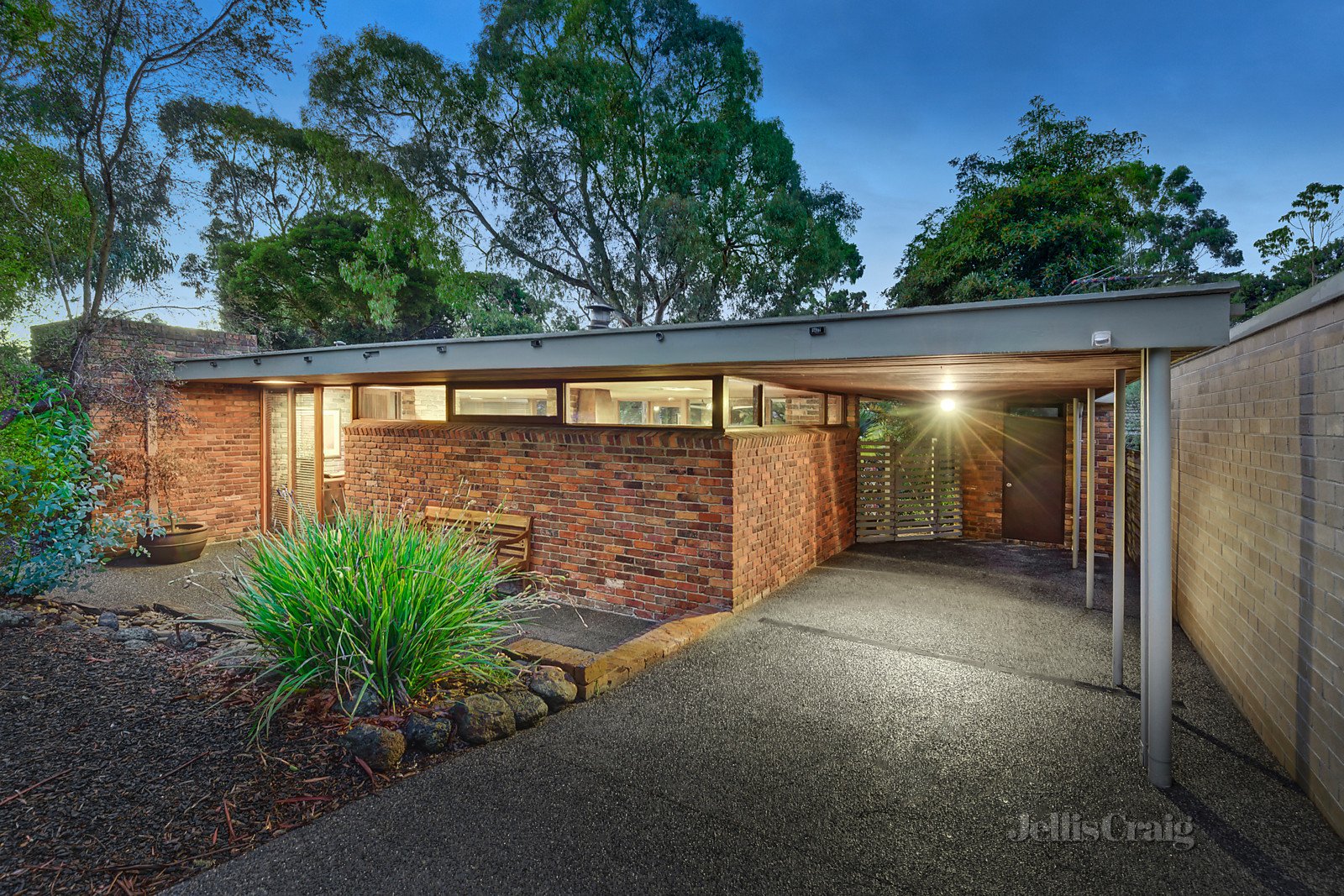 25 Greenways Road, Glen Waverley image 2