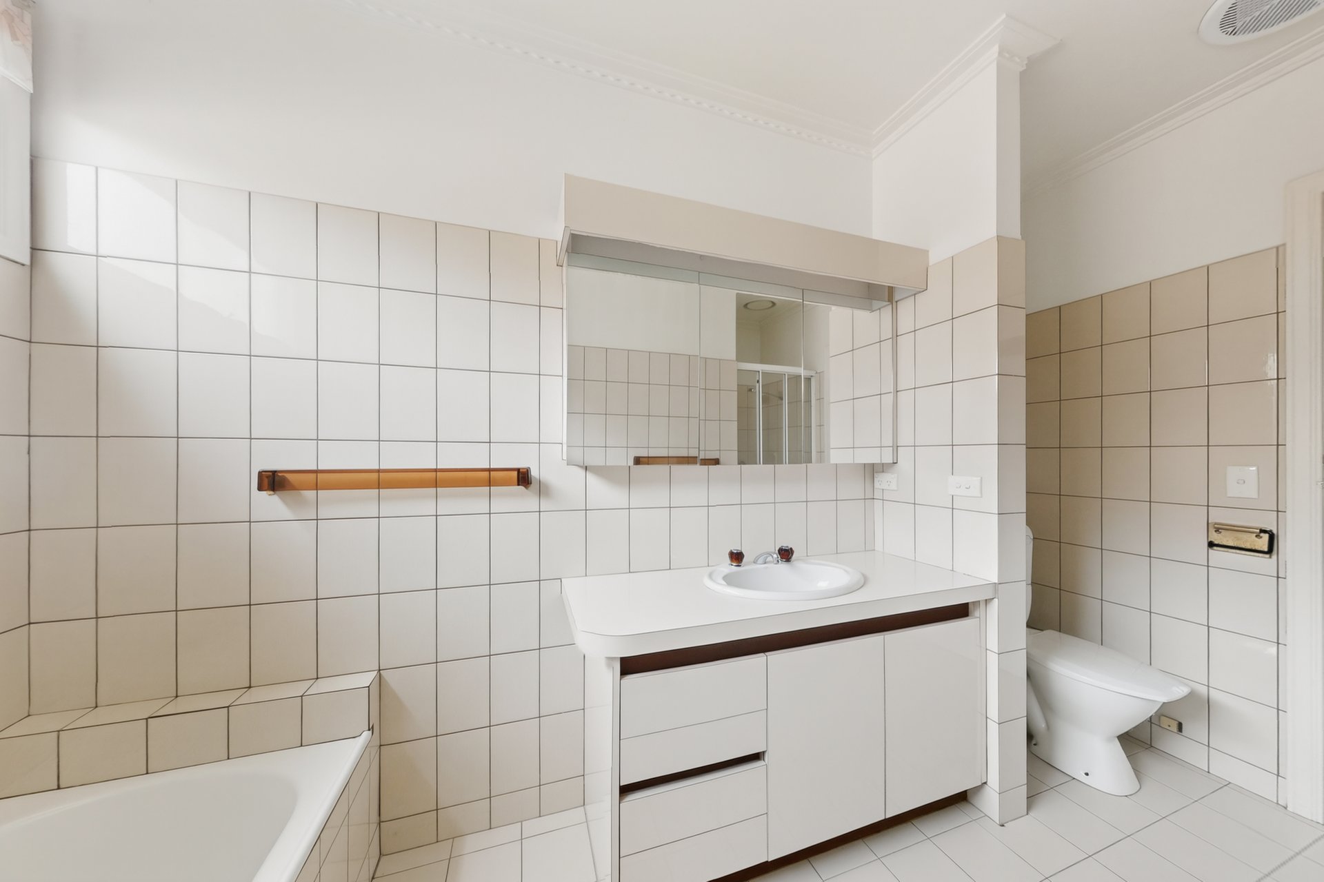 2/5 Halley Avenue, Camberwell image 7