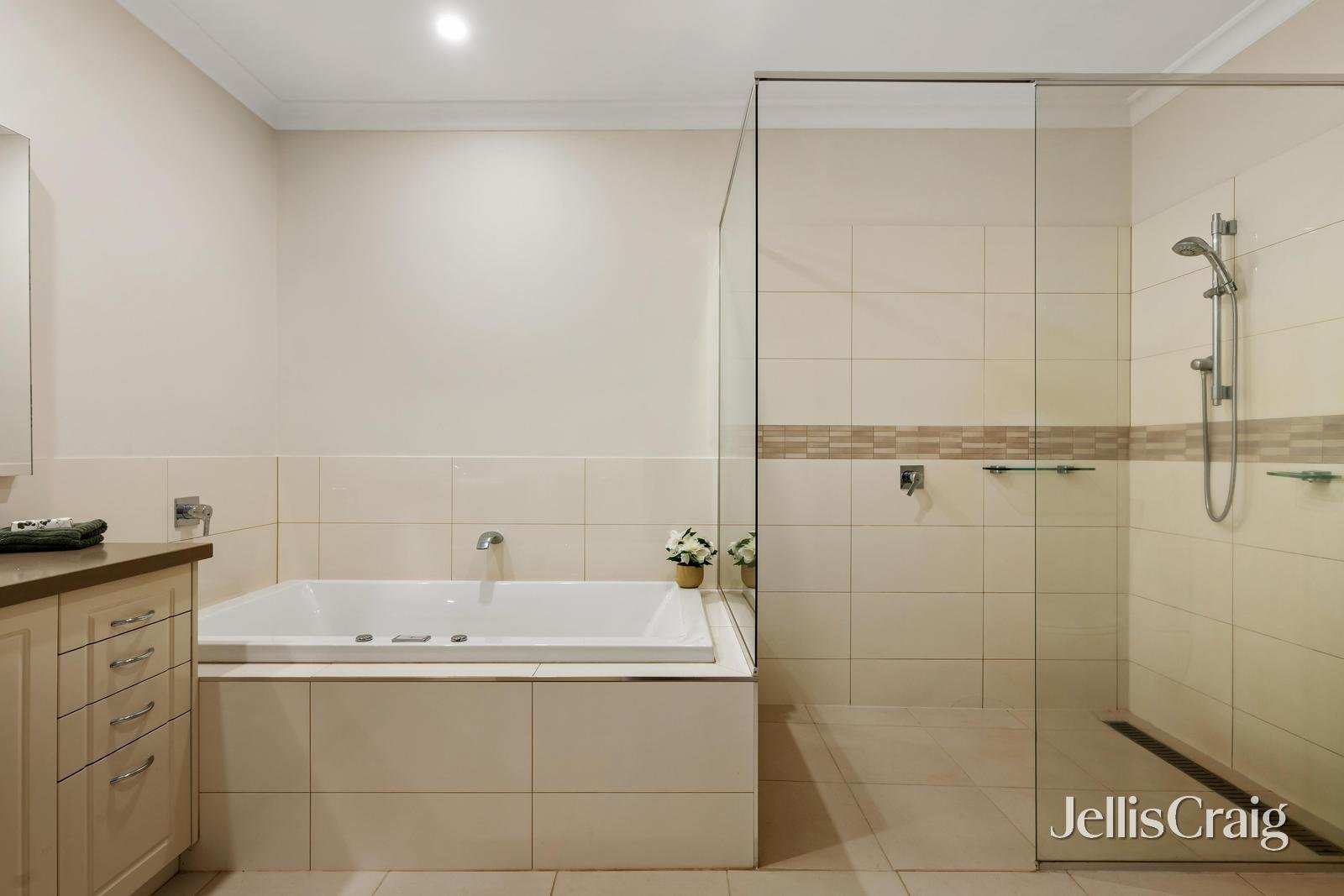 25 Haros Avenue, Nunawading image 7