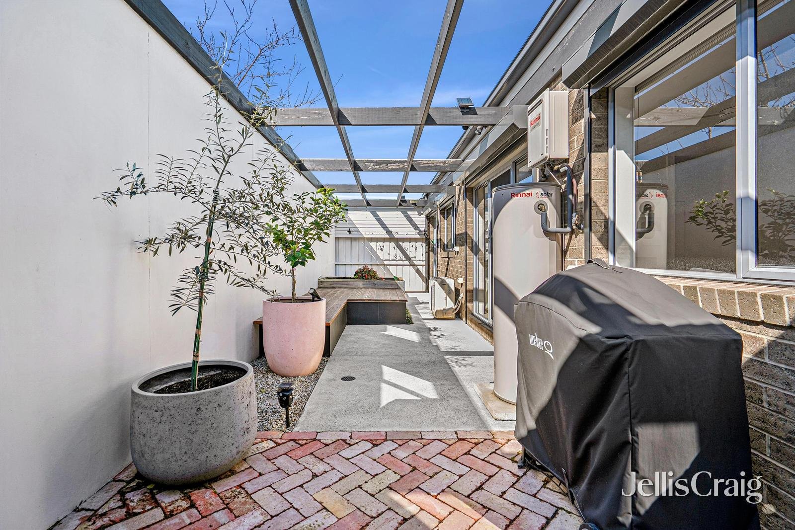 2/5 Helms Street, Newcomb image 4