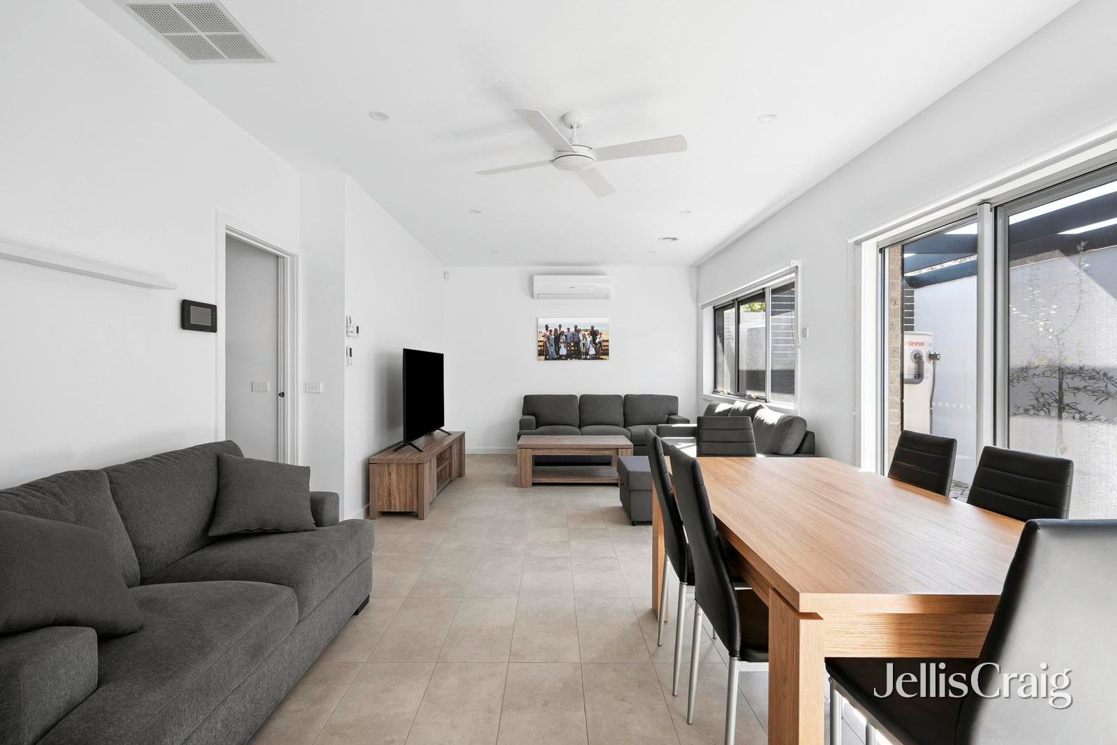 2/5 Helms Street, Newcomb image 7